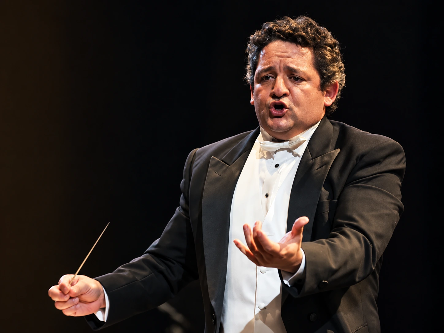 Musical Director Julien Benichou conduting